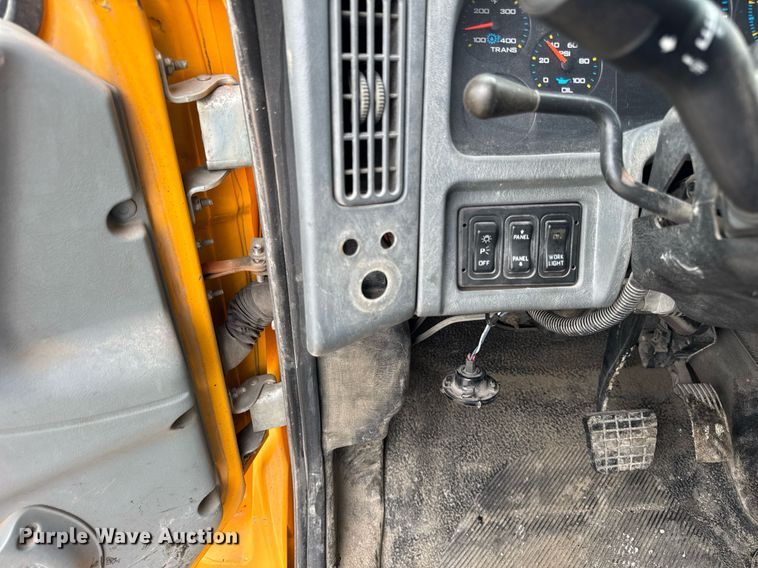 image for item DU3481 2006 International 7400 Crew Cab dump flatbed truck