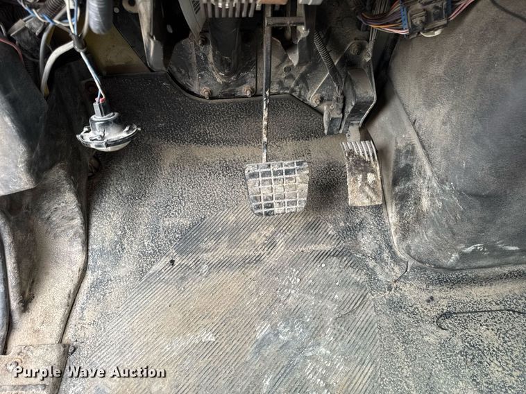 image for item DU3481 2006 International 7400 Crew Cab dump flatbed truck