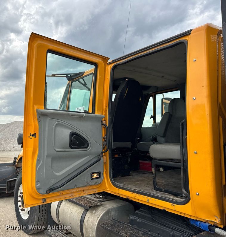 image for item DU3481 2006 International 7400 Crew Cab dump flatbed truck