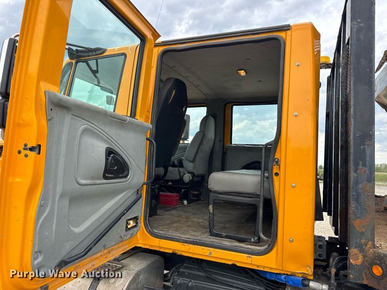 image for item DU3481 2006 International 7400 Crew Cab dump flatbed truck