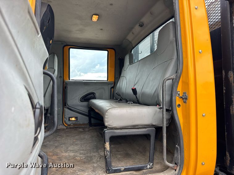 image for item DU3481 2006 International 7400 Crew Cab dump flatbed truck