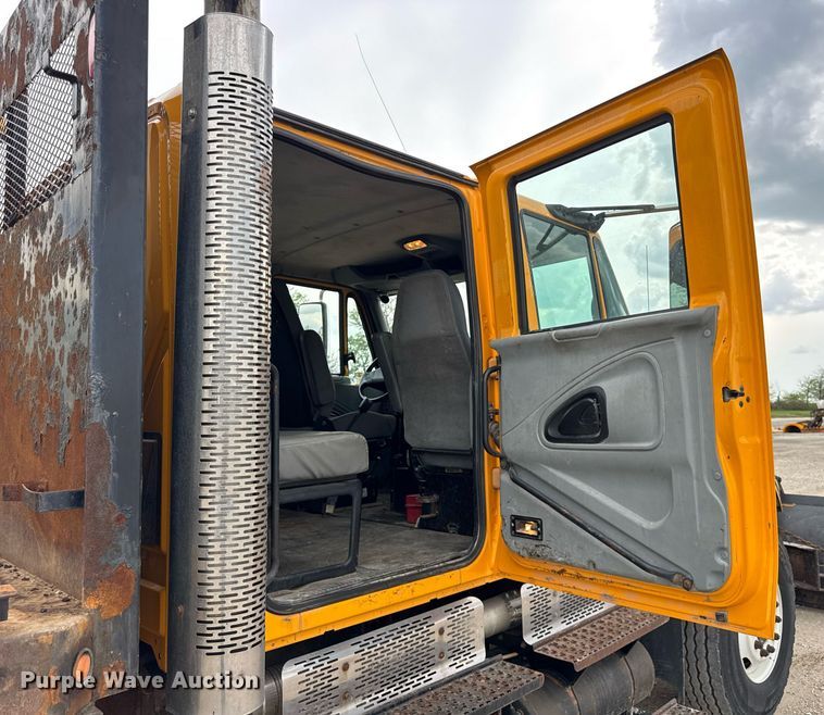 image for item DU3481 2006 International 7400 Crew Cab dump flatbed truck