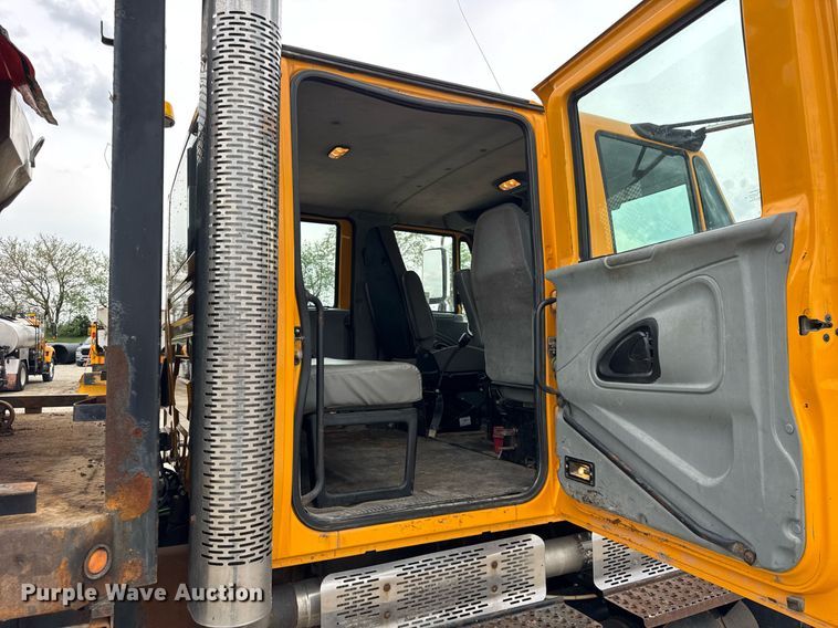 image for item DU3481 2006 International 7400 Crew Cab dump flatbed truck