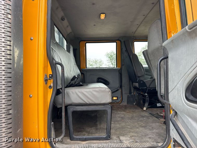 image for item DU3481 2006 International 7400 Crew Cab dump flatbed truck