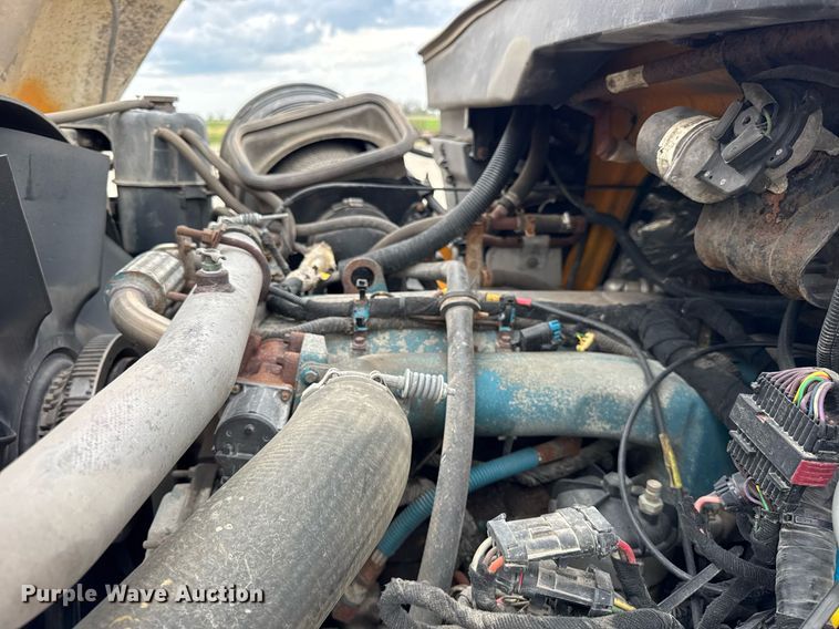 image for item DU3481 2006 International 7400 Crew Cab dump flatbed truck