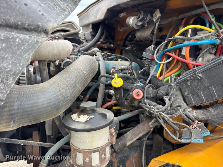 image for item DU3481 2006 International 7400 Crew Cab dump flatbed truck