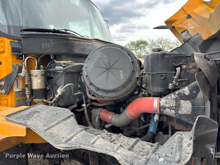 image for item DU3481 2006 International 7400 Crew Cab dump flatbed truck