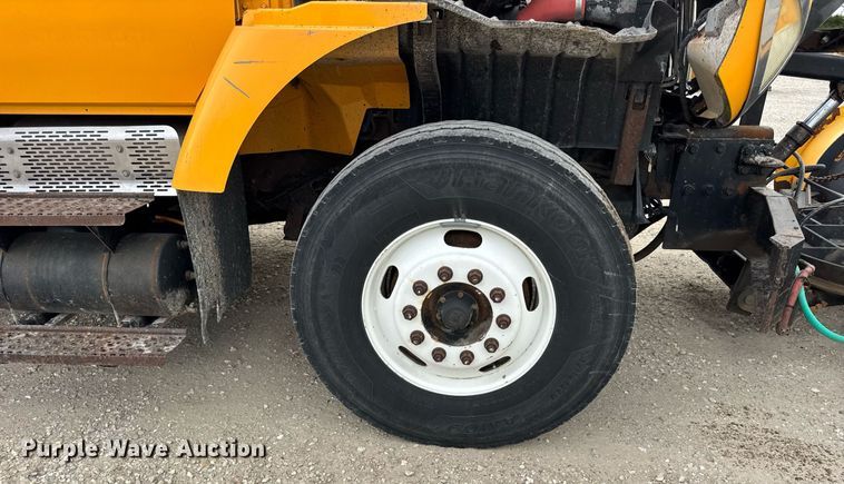 image for item DU3481 2006 International 7400 Crew Cab dump flatbed truck