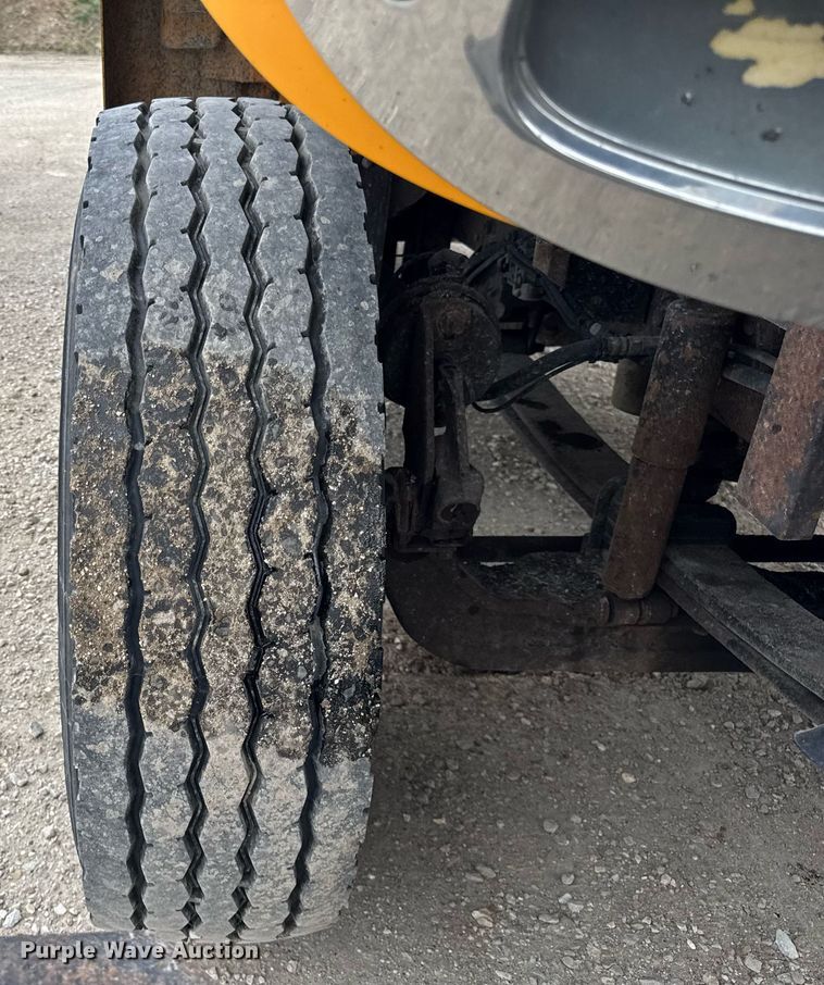 image for item DU3481 2006 International 7400 Crew Cab dump flatbed truck