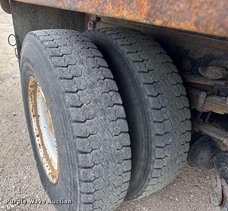 image for item DU3481 2006 International 7400 Crew Cab dump flatbed truck