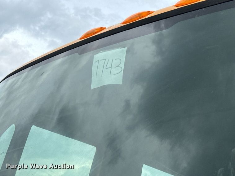 image for item DU3481 2006 International 7400 Crew Cab dump flatbed truck