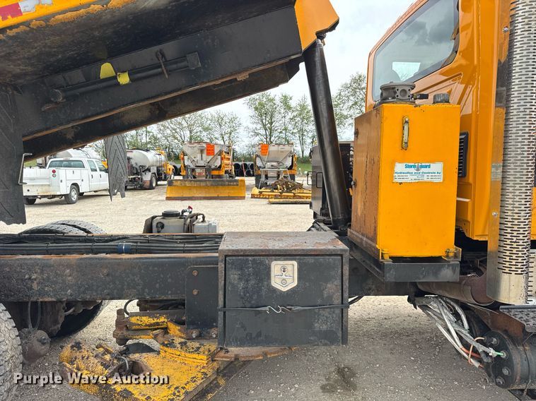 image for item DU3482 2012 International WorkStar 7500 dump truck