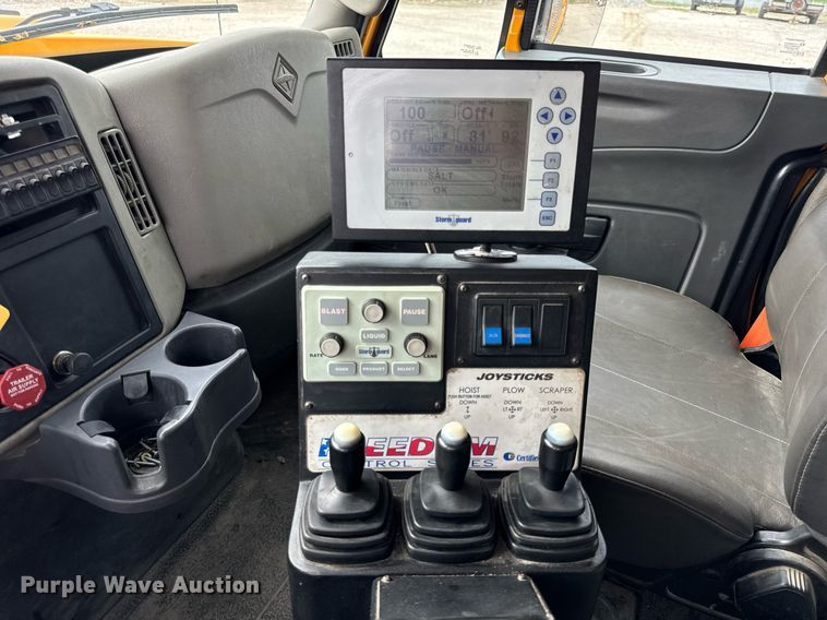 image for item DU3482 2012 International WorkStar 7500 dump truck