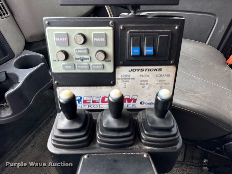 image for item DU3482 2012 International WorkStar 7500 dump truck