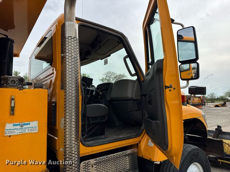 image for item DU3482 2012 International WorkStar 7500 dump truck