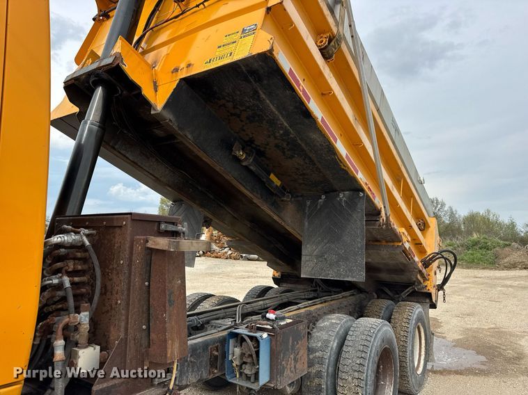 image for item DU3483 2014 International WorkStar 7500 dump truck