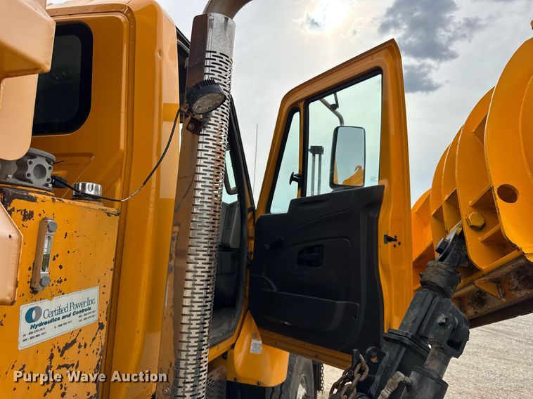 image for item DU3483 2014 International WorkStar 7500 dump truck