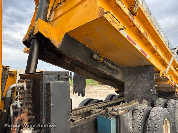 image for item DU3484 2013 International WorkStar 7500 dump truck