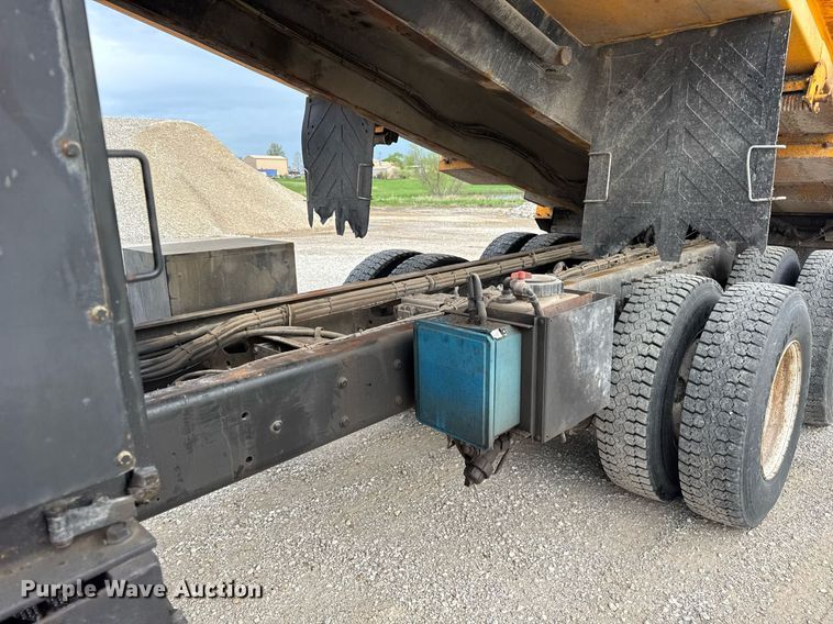 image for item DU3484 2013 International WorkStar 7500 dump truck