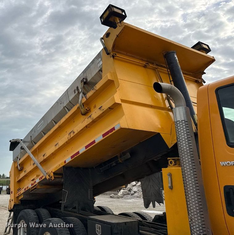 image for item DU3484 2013 International WorkStar 7500 dump truck