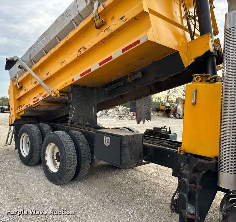 image for item DU3484 2013 International WorkStar 7500 dump truck