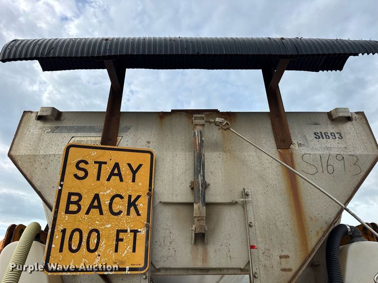 image for item DU3484 2013 International WorkStar 7500 dump truck