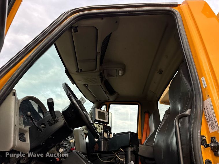 image for item DU3484 2013 International WorkStar 7500 dump truck