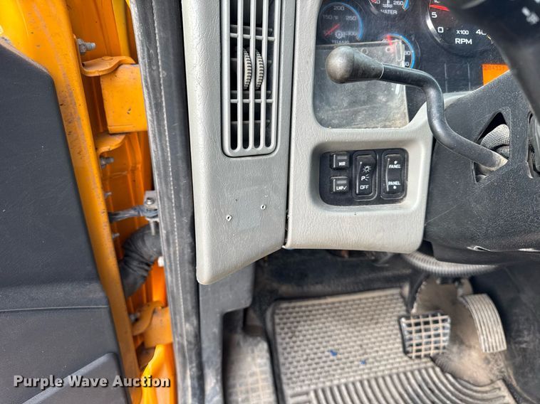 image for item DU3484 2013 International WorkStar 7500 dump truck