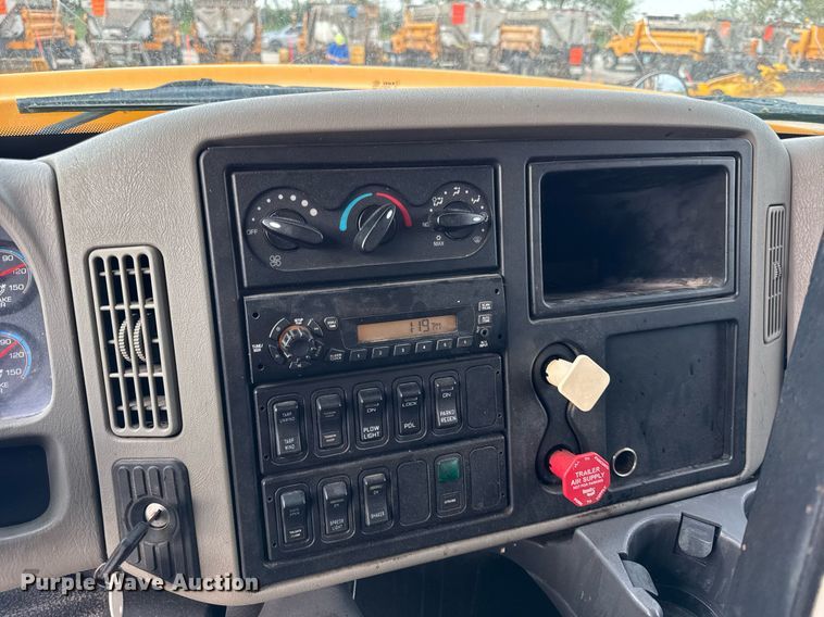 image for item DU3484 2013 International WorkStar 7500 dump truck