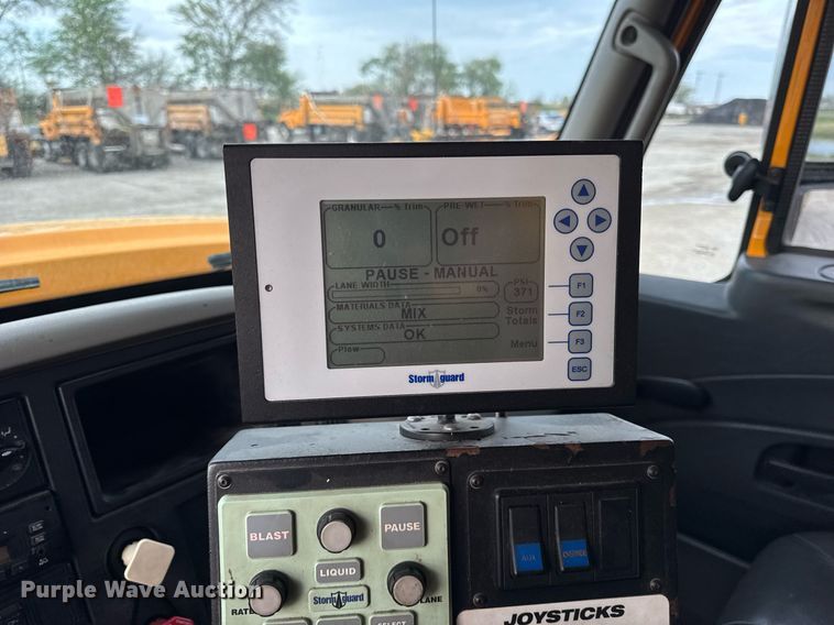 image for item DU3484 2013 International WorkStar 7500 dump truck