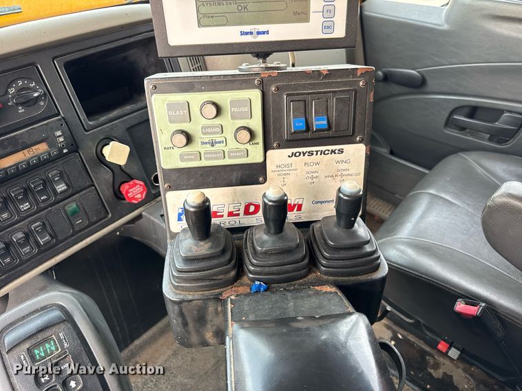 image for item DU3484 2013 International WorkStar 7500 dump truck