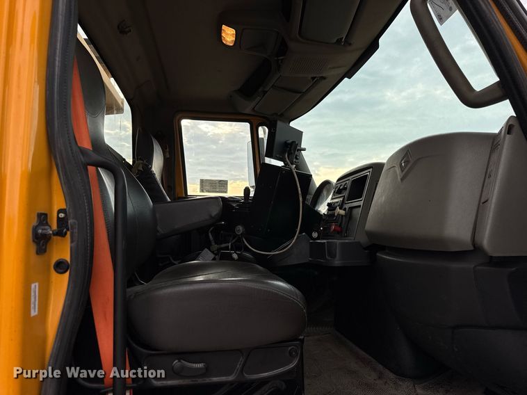 image for item DU3484 2013 International WorkStar 7500 dump truck