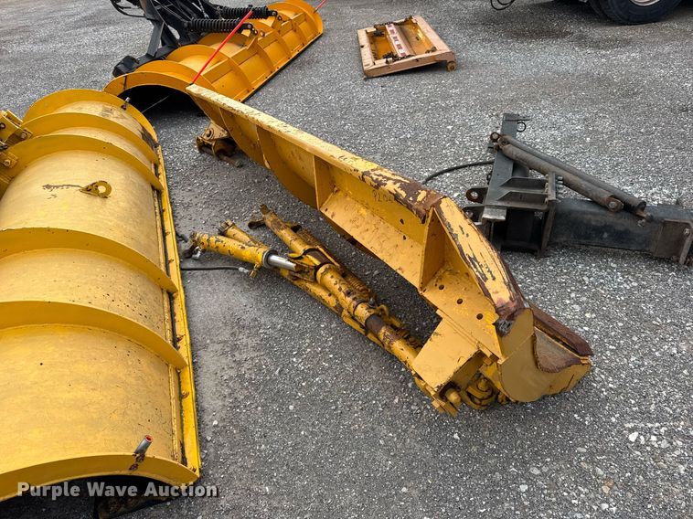 image for item DU3484 2013 International WorkStar 7500 dump truck