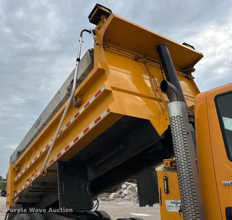 image for item DU3485 2010 International WorkStar 7500 dump truck