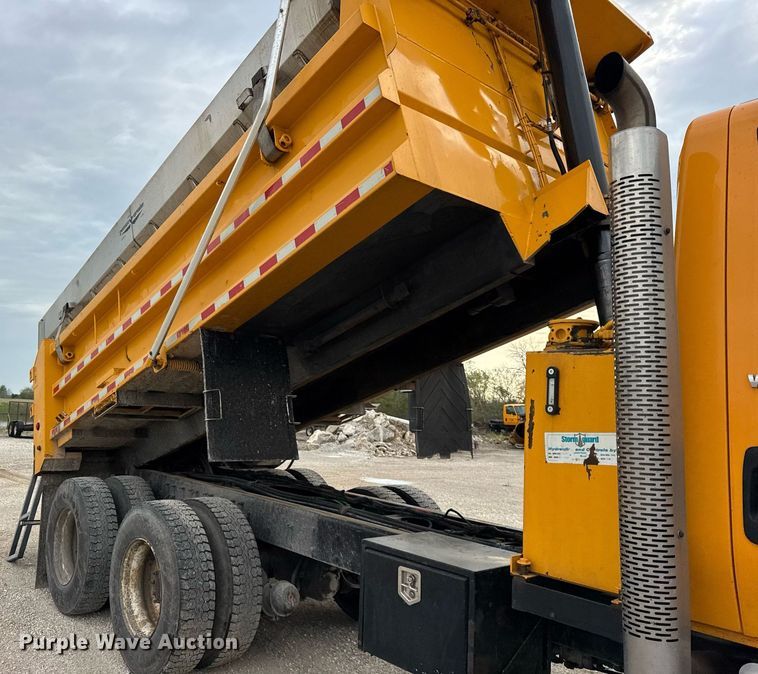 image for item DU3485 2010 International WorkStar 7500 dump truck