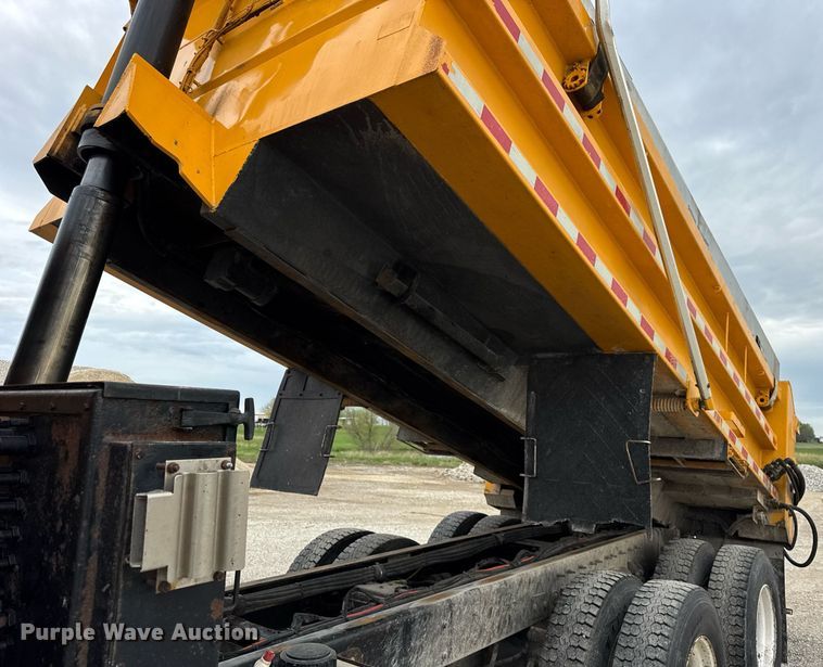 image for item DU3485 2010 International WorkStar 7500 dump truck