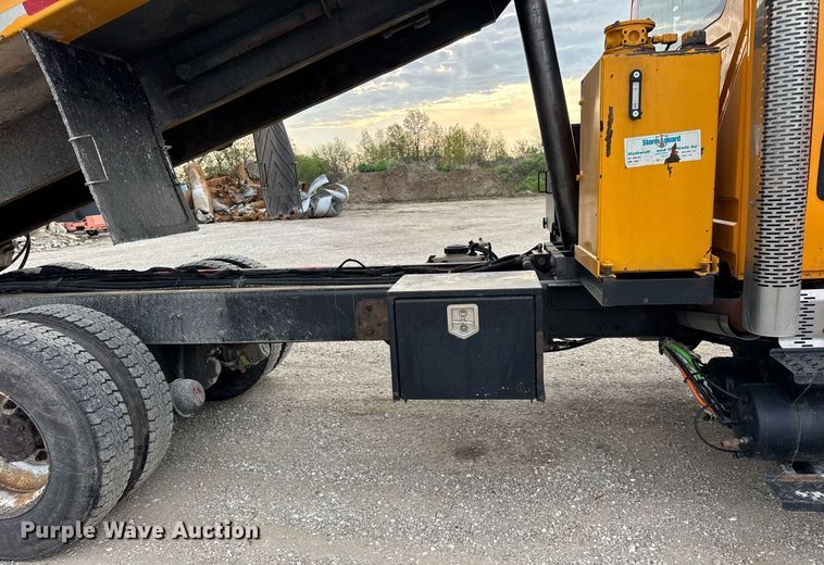 image for item DU3485 2010 International WorkStar 7500 dump truck