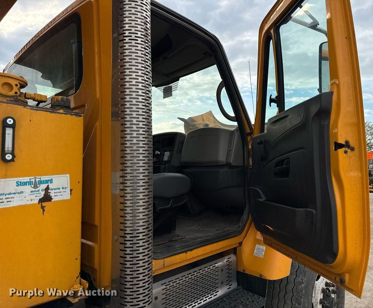 image for item DU3485 2010 International WorkStar 7500 dump truck