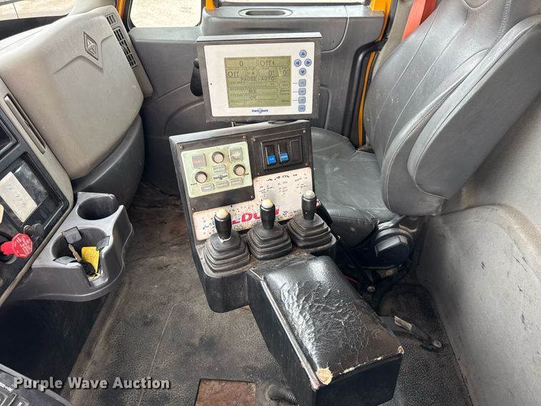 image for item DU3485 2010 International WorkStar 7500 dump truck