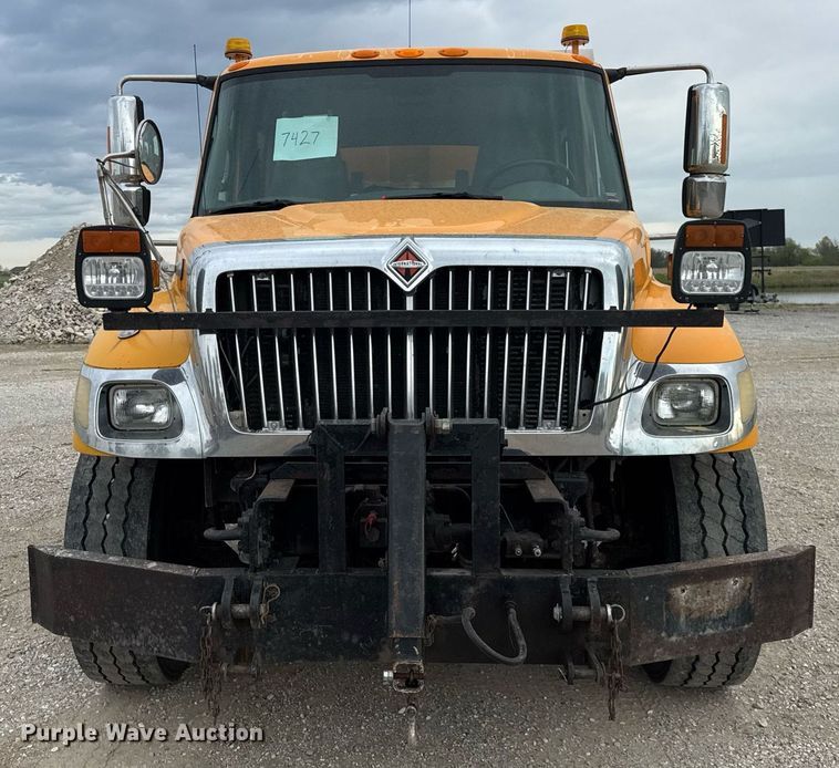 image for item DU3486 2005 International 7400 crew cab dump truck