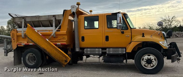 image for item DU3486 2005 International 7400 crew cab dump truck