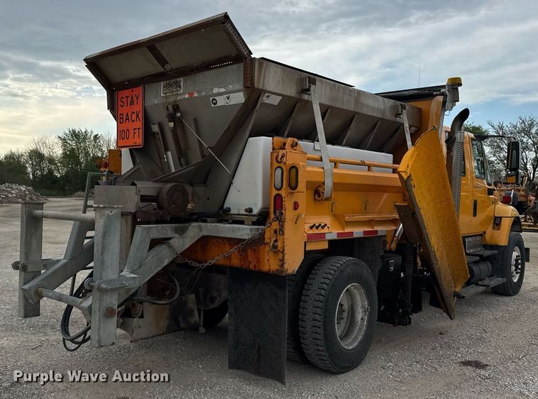 image for item DU3486 2005 International 7400 crew cab dump truck