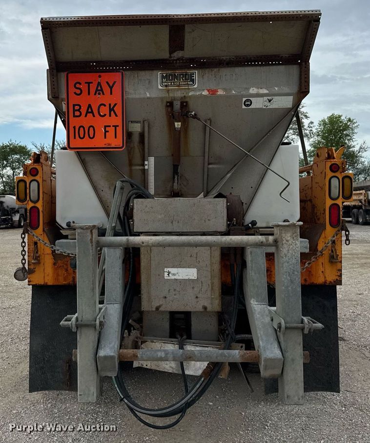 image for item DU3486 2005 International 7400 crew cab dump truck