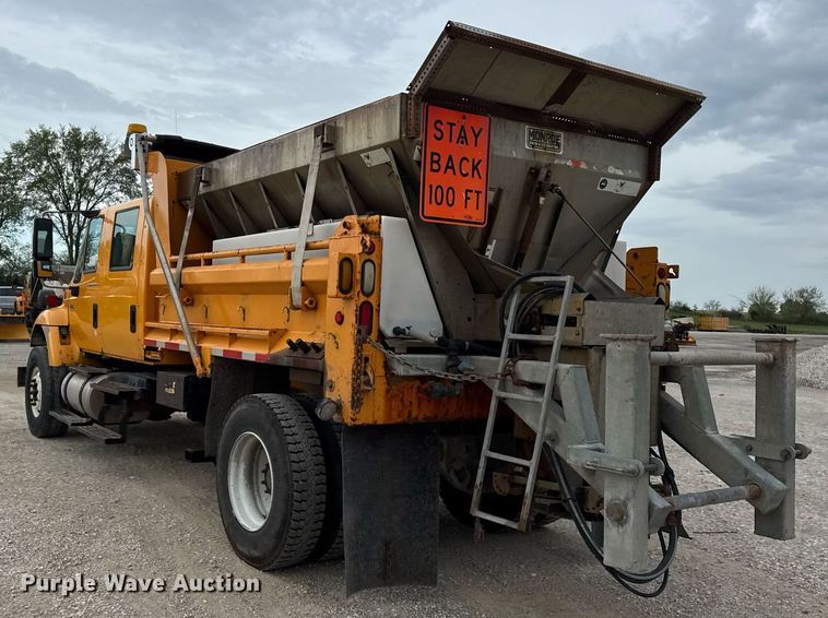 image for item DU3486 2005 International 7400 crew cab dump truck