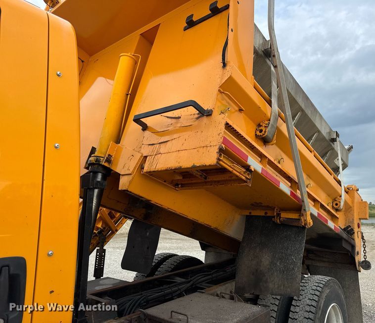 image for item DU3486 2005 International 7400 crew cab dump truck