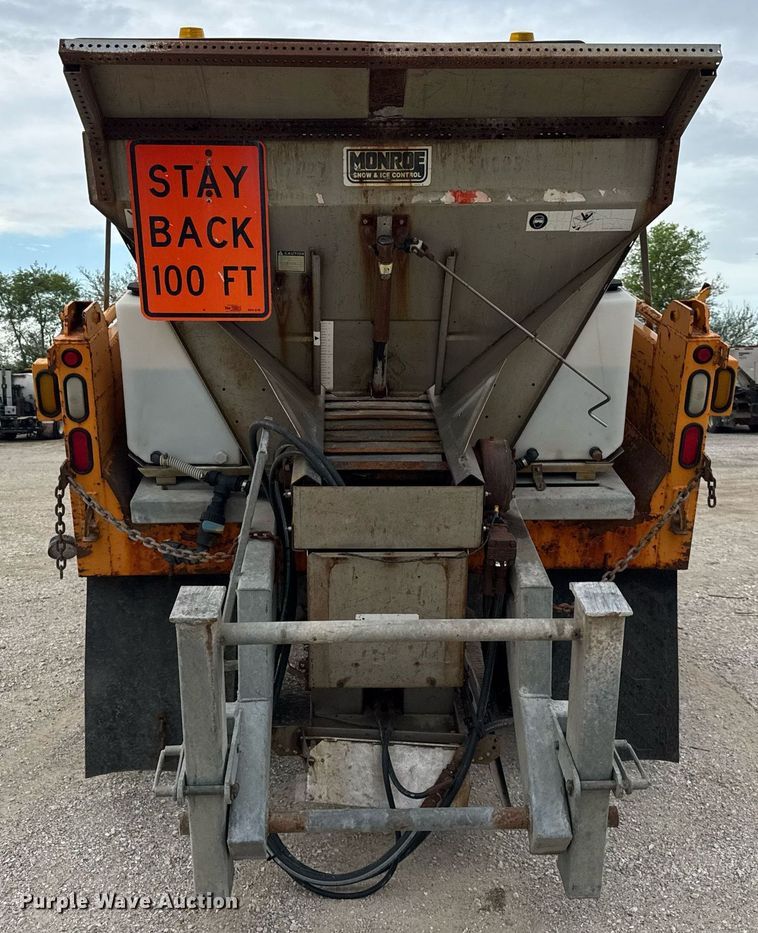 image for item DU3486 2005 International 7400 crew cab dump truck