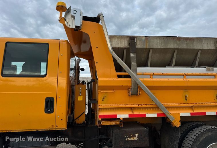 image for item DU3486 2005 International 7400 crew cab dump truck