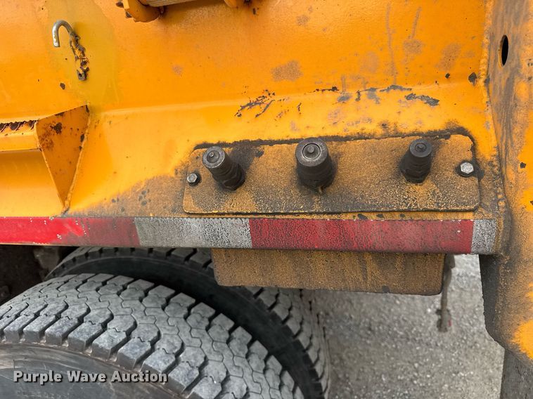 image for item DU3486 2005 International 7400 crew cab dump truck