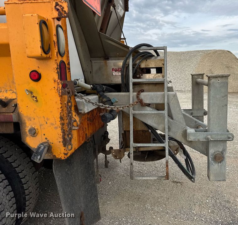 image for item DU3486 2005 International 7400 crew cab dump truck