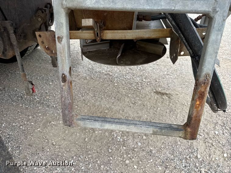 image for item DU3486 2005 International 7400 crew cab dump truck